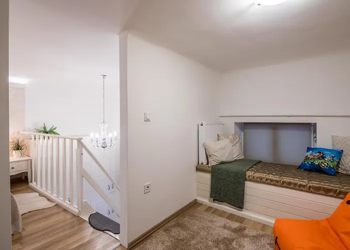 Martha's Apartament *